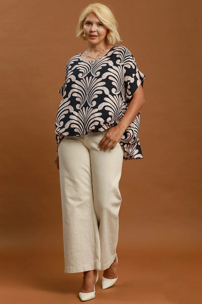 Abstract Print Bubble Hem Top in Black