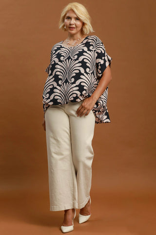 Abstract Print Bubble Hem Top in Black